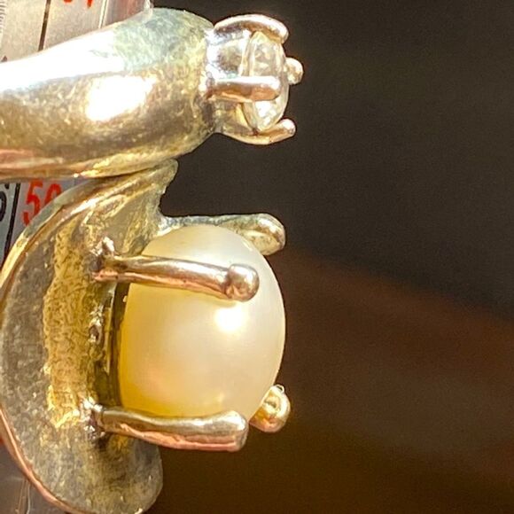 Ladies 925 silver ring with 3/8” cultured pearl and 3/16” white stone sz 7 - Picture 10 of 13